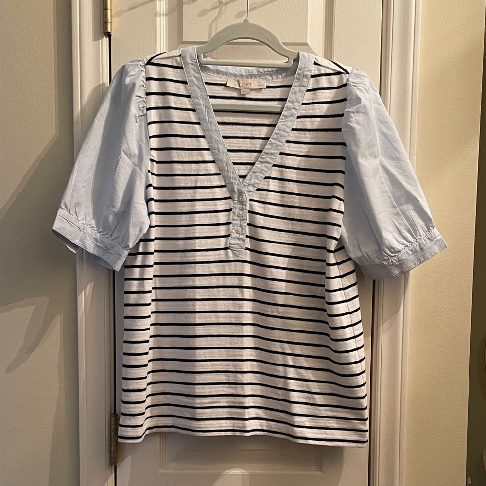 🌸 LOFT White & Light Blue Striped V-Neck Puff Sleeve Top